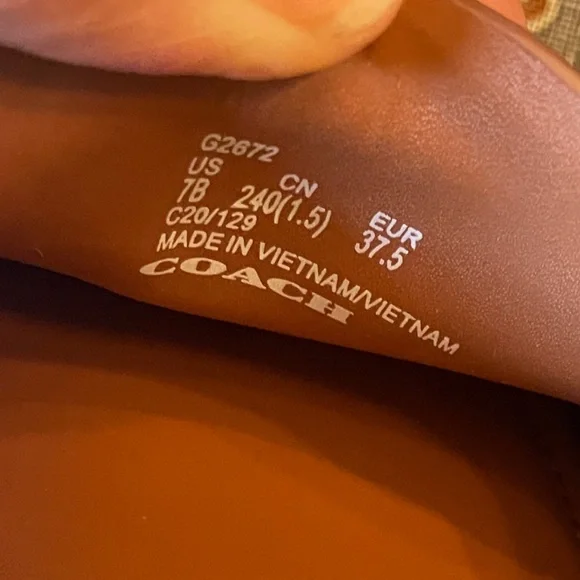 COACH CROSBY DIVER Brown Grainy
Leather Loafers with Brass Gold Accent - Picture 8 of 11